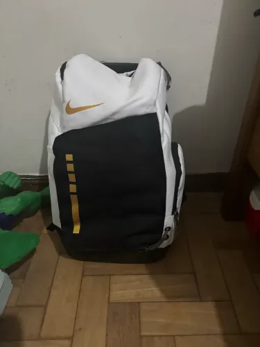 Mochila nike elite OG cor platina mais de 27L