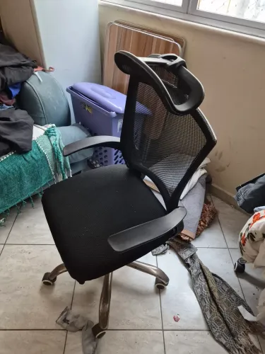 Cadeira de escritorio com encosto de cabeça