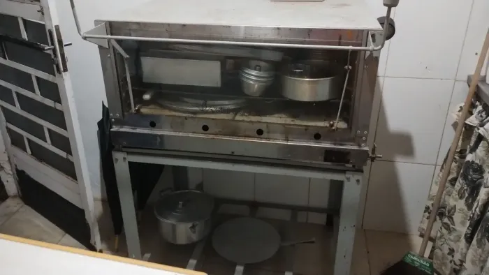 Vendo forno Venâncio 90x60 a gás. Usado em boas condições 