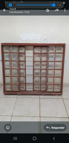 3 janelas usadas com vidro em perfeita condição de uso