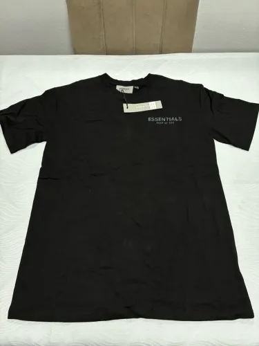 Camiseta Essentials nova tamanho M
