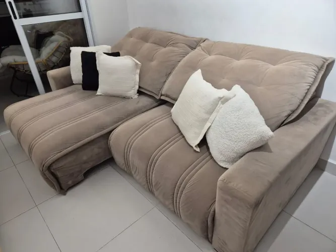 Sofá retrátil de suede