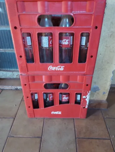 Vendo caixa de Coca Cola litro