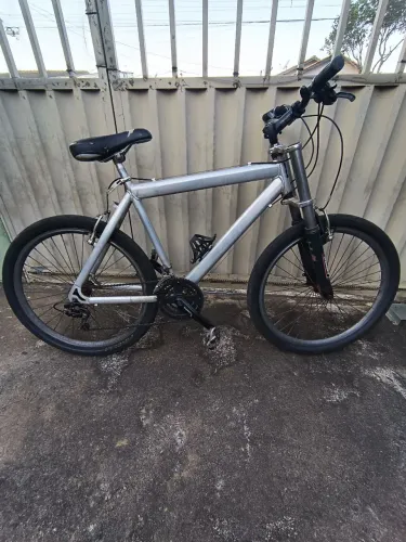 Bicicleta aro 26 quadro de alumínio 