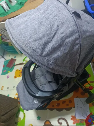 Vendo carrinho de bebê coscokids