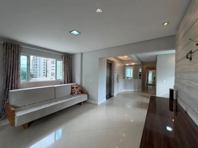 Apartamento com 3 suítes na região central de Balneário Camboriú.