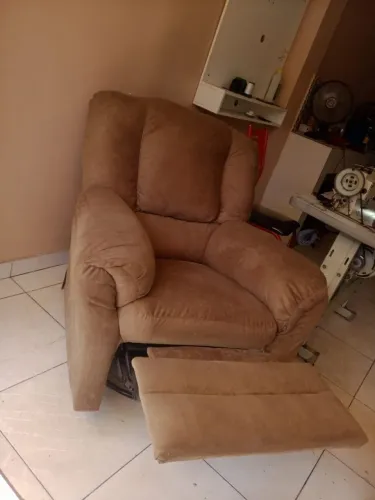 Poltrona reclinável giratória em tecido