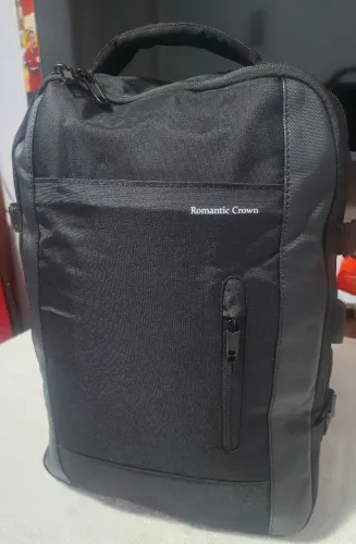 Mochila versatil aprovada como bagagem de mão,  expansível de 30L para 42L .