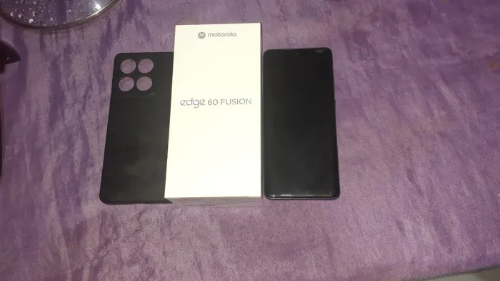 Vendo Edge 60 fusion com ip68 e 69 resistente a água e poeira com 4 meses de uso