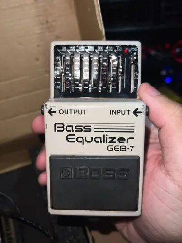 Vendo pedal Boss GEB-7 Bass Equalizer.