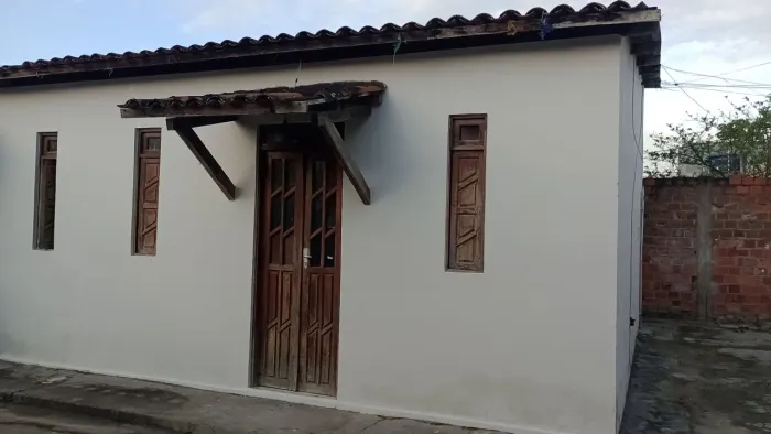 Alugo casa EM VILA 2/4 Conceição 1