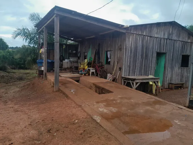 Vende-se ou Troca-se em casa ou chacara