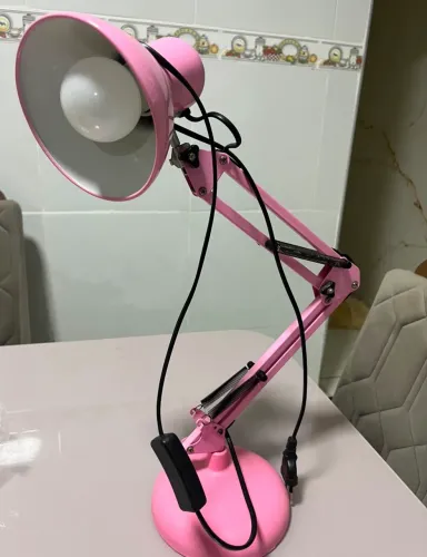 Vendo luminária de mesa rosa linda e charmosa