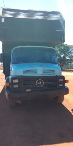 Caminhão Mercedez Baú 