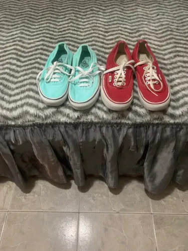 Tênis vans verde tamanho 36 + ténis vans vermelho número 37 ( brinde) originais