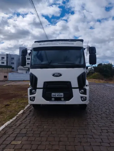 Caminhão Ford Cargo 2423 - Único Dono e Quilometragem baixa
