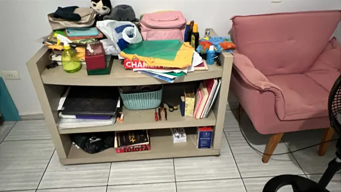 Vendo rack de madeira maciça