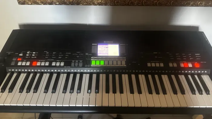 Teclado Yamaha Psr 550S (com defeito)