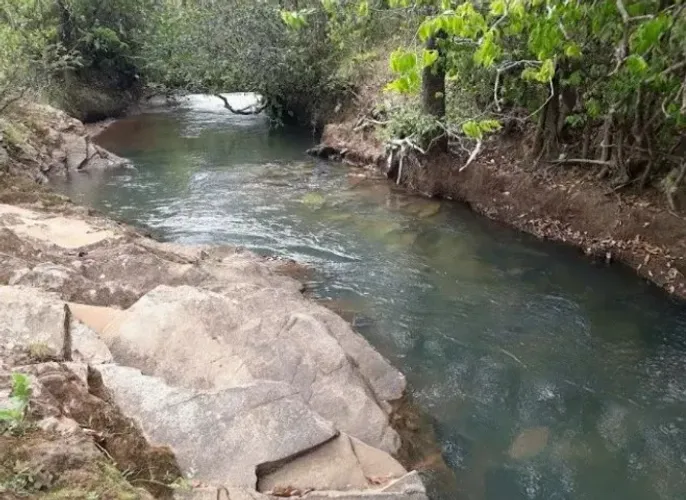 Chácara no Rio dos Dourados, 1.430m², Energia, 2km Chão, 18km Garavelo, Aragoiânia