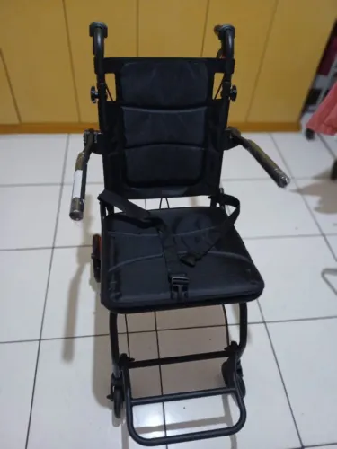 Cadeira De Rodas Idoso Transporte Leve Dobrável E Compacta