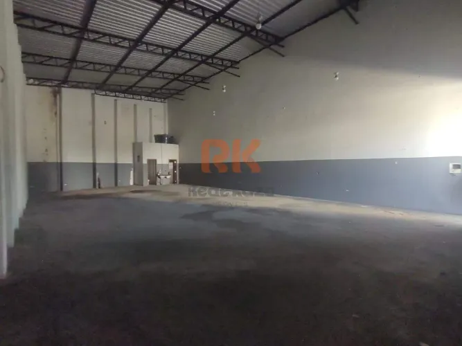 Galpão Comercial/Industrial para Alugar em Santa Mônica 220m² | 2 Vagas