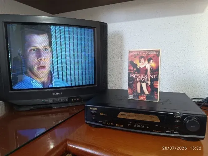 Video Cassete Philips 6 cabeças com controle (VR755)