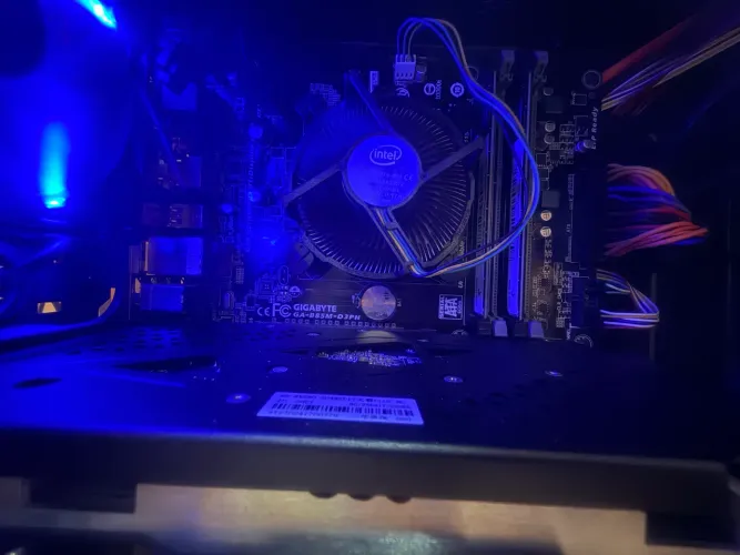 Computador Intel i7-4790 + AMD RX 580 de 8 gb + 16 gb de RAM DDR3 1330 MHz + 1 TB de HD