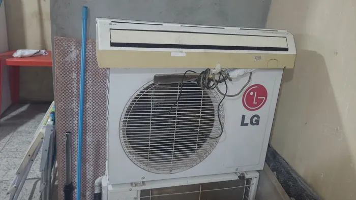 Vende-se um ar condicionado em bom estado valor 500 real telefone pra contato *5