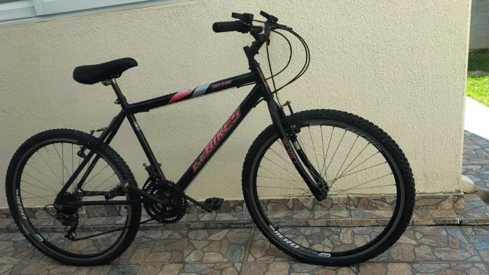 Bicicleta usada por apenas 1 mês e parada por 1 ano