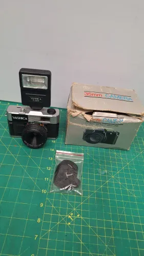 Câmera analógica yashica
