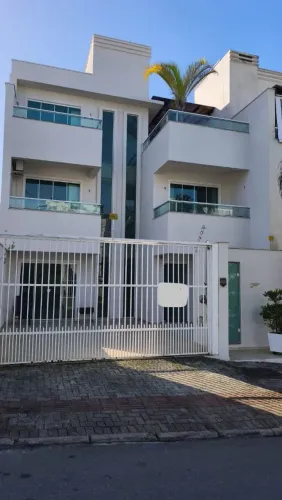 TRIPLEX LOCAÇÃO BALNEÁRIO CAMBORIÚ S.C 