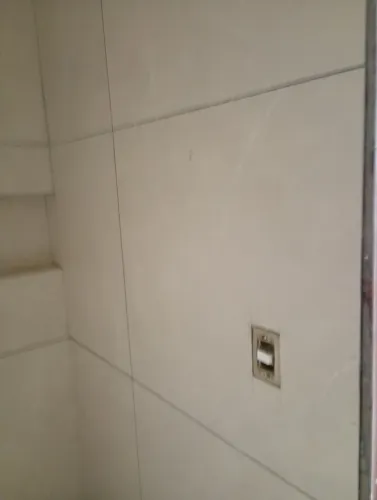 Pedreiro e azulejistas 