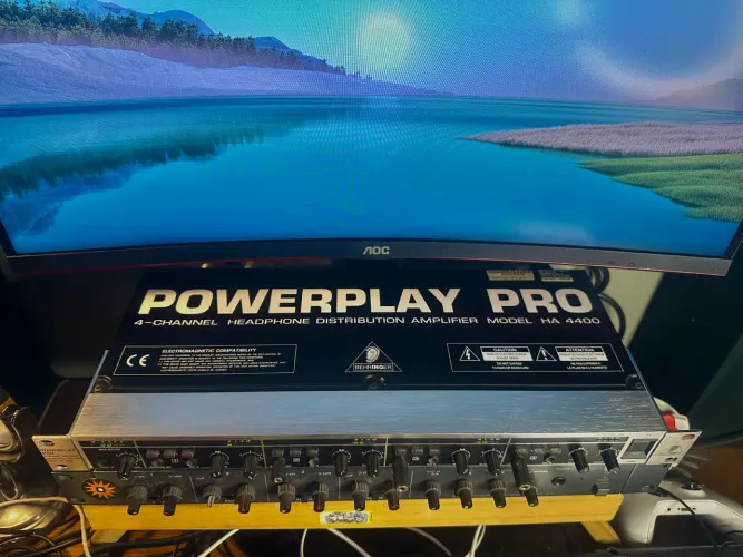Amplificador de fones Powerplay Pro HA4400 (Estúdio)