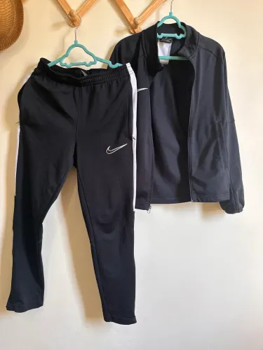 Roupas esportivas adidas e Nike 6-8 anos INFANTIL
