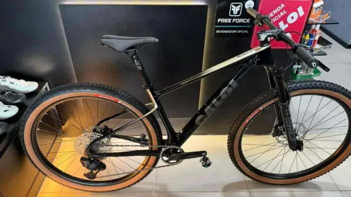Lançamento a melhor da categoria Caloi elite HT Racing 2026 21x sem juros Rockshox SID