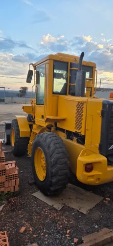 Vendo maquina pá carregadeira volvo L50