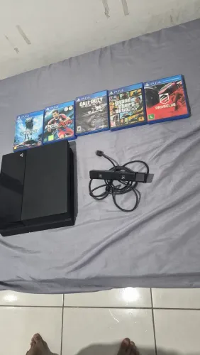 Console PS4 + Câmera PlayStation + 5 Jogos em Mídia Física