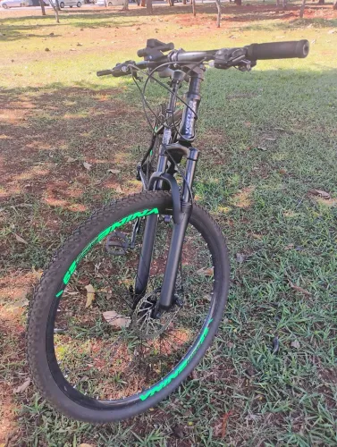 Bicicleta estado de nova, Aro 29, Marcha 21, freios a disco, amortecedor, pneus originais