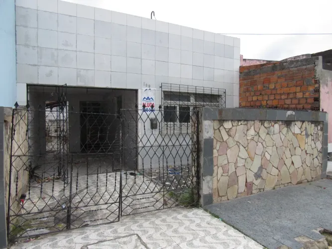 Casa à venda na Rua Manoel Carvalho Neto, bairro 18 do Forte