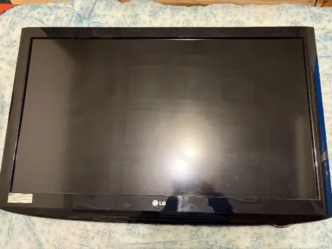 TV LG 42" Modelo 42LH20R - Funcionando