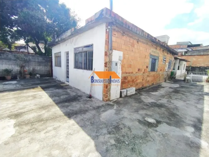 Casa de 5 quartos no bairro Eymard