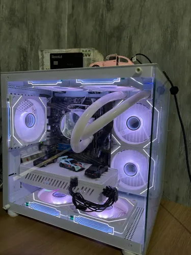 PC Gamer White Edition | Ryzen 5 5500 + RX 580 + 16GB | PRATICAMENTE NOVO