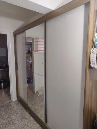 Guarda-roupa Casal 3 portas de correr com Espelho