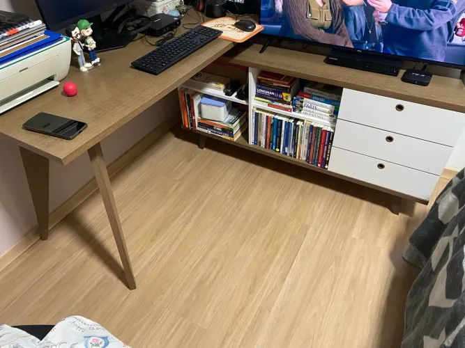 Mesa de escritório em L