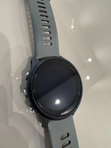 GARMIN FORERUNNER 255  MUITO NOVO