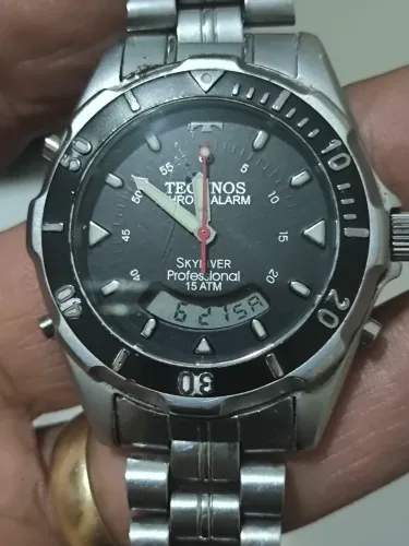 Relógio Technos skydiver 