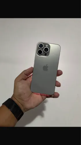 iPhone 15 pro Mac 256 natural
