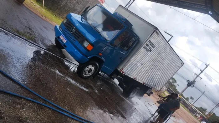 Vendo caminhão excelente estado de conservação motor novo suspensão revisada 