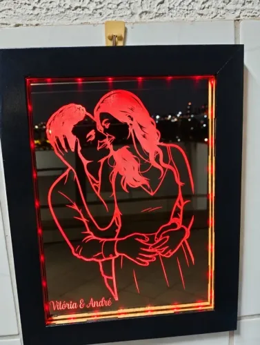 Lindo quadro espelho com gravação e iluminação de LED