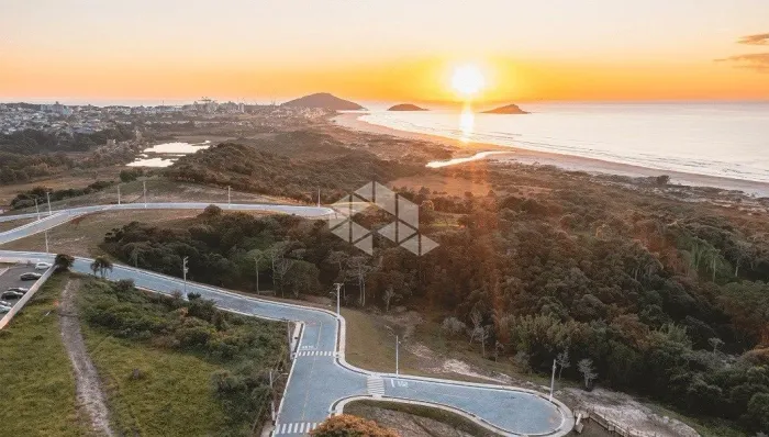 Lotes a 650m da praia e 5 minutos do centro de Imbituba, SC.